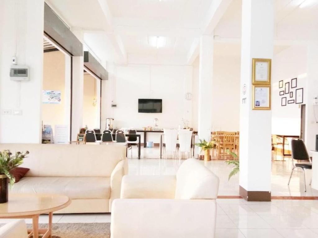 רנונג Rueangrat Hotel מראה חיצוני תמונה
